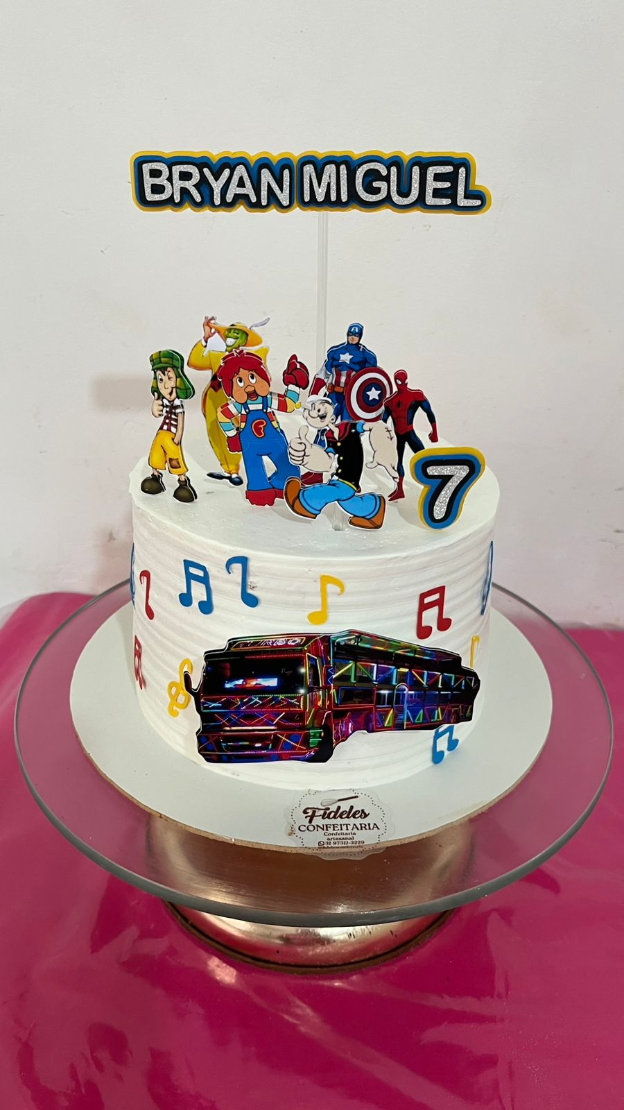 Bolo personalizado de aniversário infantil